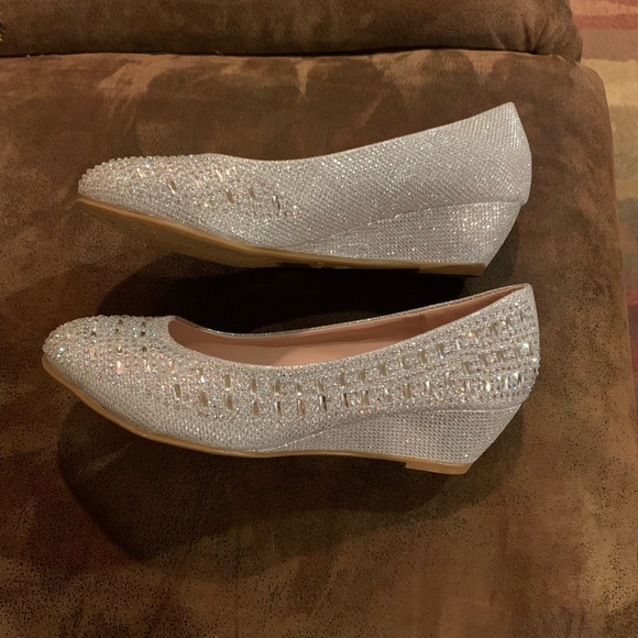 Excellent condition silver low wedge heels - Picture 10 of 11